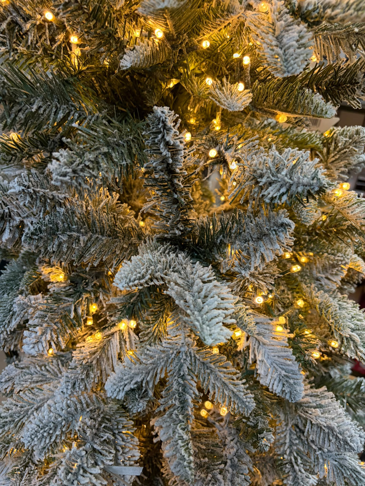 Albero di Natale Parco Floccato 180 h cm con 2200 LED a Luce Calda - Flora
